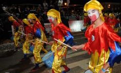 Foto de la galería: Arrancó el desfile estudiantil con todo el brillo y la alegría de los adolescentes
