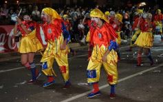 Foto de la galería: Arrancó el desfile estudiantil con todo el brillo y la alegría de los adolescentes