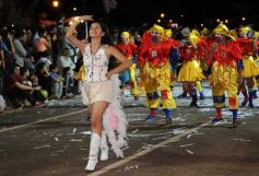 Foto de la galería: Arrancó el desfile estudiantil con todo el brillo y la alegría de los adolescentes