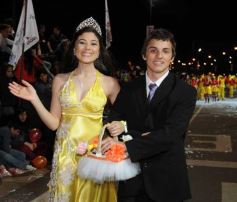 Foto de la galería: Arrancó el desfile estudiantil con todo el brillo y la alegría de los adolescentes