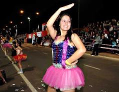 Foto de la galería: Arrancó el desfile estudiantil con todo el brillo y la alegría de los adolescentes