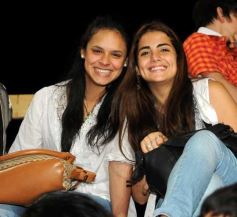 Foto de la galería: Arrancó el desfile estudiantil con todo el brillo y la alegría de los adolescentes