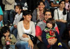 Foto de la galería: Arrancó el desfile estudiantil con todo el brillo y la alegría de los adolescentes