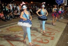 Foto de la galería: Arrancó el desfile estudiantil con todo el brillo y la alegría de los adolescentes