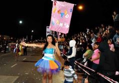 Foto de la galería: Arrancó el desfile estudiantil con todo el brillo y la alegría de los adolescentes