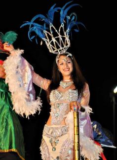 Foto de la galería: Arrancó el desfile estudiantil con todo el brillo y la alegría de los adolescentes