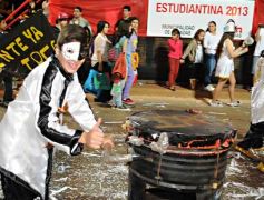 Foto de la galería: Primera noche de la fiesta de los adolescentes en el cuarto tramo de la costanera