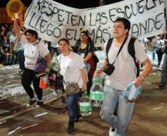 Foto de la galería: Primera noche de la fiesta de los adolescentes en el cuarto tramo de la costanera