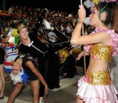 Foto de la galería: Primera noche de la fiesta de los adolescentes en el cuarto tramo de la costanera