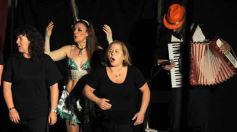 Foto de la galería: La Caterva de City Bell presentó su obra "Templo, estancia, batallón" en el primer encuentro de Teatro del Mercosur