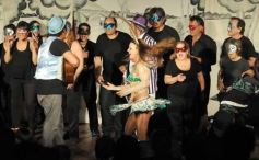 Foto de la galería: La Caterva de City Bell presentó su obra "Templo, estancia, batallón" en el primer encuentro de Teatro del Mercosur