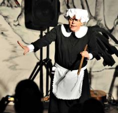 Foto de la galería: La Caterva de City Bell presentó su obra "Templo, estancia, batallón" en el primer encuentro de Teatro del Mercosur