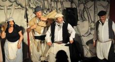 Foto de la galería: La Caterva de City Bell presentó su obra "Templo, estancia, batallón" en el primer encuentro de Teatro del Mercosur