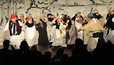 Foto de la galería: La Caterva de City Bell presentó su obra "Templo, estancia, batallón" en el primer encuentro de Teatro del Mercosur