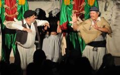 Foto de la galería: La Caterva de City Bell presentó su obra "Templo, estancia, batallón" en el primer encuentro de Teatro del Mercosur