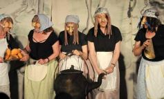 Foto de la galería: La Caterva de City Bell presentó su obra "Templo, estancia, batallón" en el primer encuentro de Teatro del Mercosur