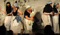 Foto de la galería: La Caterva de City Bell presentó su obra "Templo, estancia, batallón" en el primer encuentro de Teatro del Mercosur