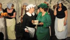 Foto de la galería: La Caterva de City Bell presentó su obra "Templo, estancia, batallón" en el primer encuentro de Teatro del Mercosur