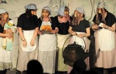 Foto de la galería: La Caterva de City Bell presentó su obra "Templo, estancia, batallón" en el primer encuentro de Teatro del Mercosur