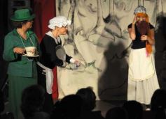 Foto de la galería: La Caterva de City Bell presentó su obra "Templo, estancia, batallón" en el primer encuentro de Teatro del Mercosur