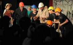 Foto de la galería: La Caterva de City Bell presentó su obra "Templo, estancia, batallón" en el primer encuentro de Teatro del Mercosur