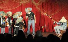 Foto de la galería: La Murga de la Estación presentó su nueva obra