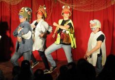 Foto de la galería: La Murga de la Estación presentó su nueva obra