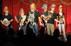 Foto de la galería: La Murga de la Estación presentó su nueva obra