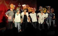 Foto de la galería: La Murga de la Estación presentó su nueva obra