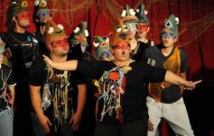 Foto de la galería: La Murga de la Estación presentó su nueva obra