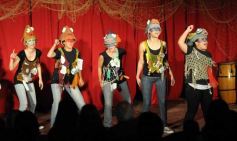 Foto de la galería: La Murga de la Estación presentó su nueva obra