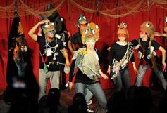 Foto de la galería: La Murga de la Estación presentó su nueva obra