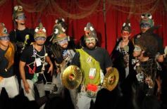 Foto de la galería: La Murga de la Estación presentó su nueva obra