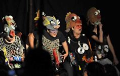 Foto de la galería: La Murga de la Estación presentó su nueva obra