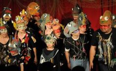 Foto de la galería: La Murga de la Estación presentó su nueva obra