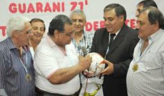 Foto de la galería: El programa radial "Fórmula tuerca y todos los deportes", homenajeó a las glorias de Guaraní de 1971