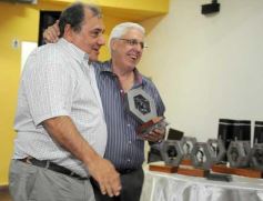 Foto de la galería: El programa radial "Fórmula tuerca y todos los deportes", homenajeó a las glorias de Guaraní de 1971