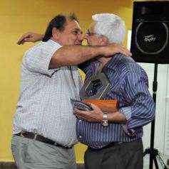 Foto de la galería: El programa radial "Fórmula tuerca y todos los deportes", homenajeó a las glorias de Guaraní de 1971