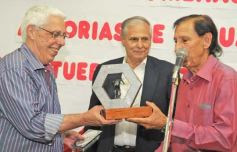 Foto de la galería: El programa radial "Fórmula tuerca y todos los deportes", homenajeó a las glorias de Guaraní de 1971