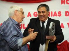 Foto de la galería: El programa radial "Fórmula tuerca y todos los deportes", homenajeó a las glorias de Guaraní de 1971