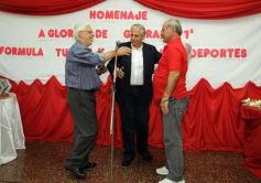 Foto de la galería: El programa radial "Fórmula tuerca y todos los deportes", homenajeó a las glorias de Guaraní de 1971