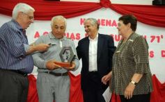 Foto de la galería: El programa radial "Fórmula tuerca y todos los deportes", homenajeó a las glorias de Guaraní de 1971