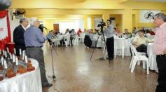 Foto de la galería: El programa radial "Fórmula tuerca y todos los deportes", homenajeó a las glorias de Guaraní de 1971