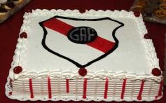 Foto de la galería: El programa radial "Fórmula tuerca y todos los deportes", homenajeó a las glorias de Guaraní de 1971