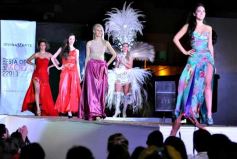 Foto de la galería: En el tradicional desfile "Posadas está de moda" el diseñador Ángel Olivera presentó las nuevas tendencias