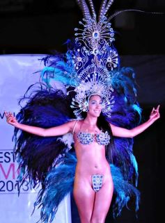 Foto de la galería: En el tradicional desfile "Posadas está de moda" el diseñador Ángel Olivera presentó las nuevas tendencias
