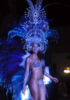 Foto de la galería: En el tradicional desfile "Posadas está de moda" el diseñador Ángel Olivera presentó las nuevas tendencias