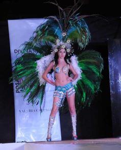 Foto de la galería: En el tradicional desfile "Posadas está de moda" el diseñador Ángel Olivera presentó las nuevas tendencias