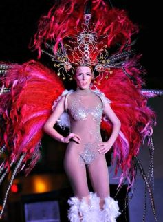 Foto de la galería: En el tradicional desfile "Posadas está de moda" el diseñador Ángel Olivera presentó las nuevas tendencias