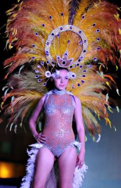 Foto de la galería: En el tradicional desfile "Posadas está de moda" el diseñador Ángel Olivera presentó las nuevas tendencias